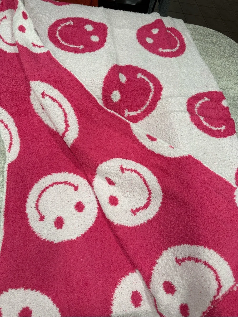 Jane Marie Sweet Smiles Pink Smiley Face Blanket 50x60 Brand New